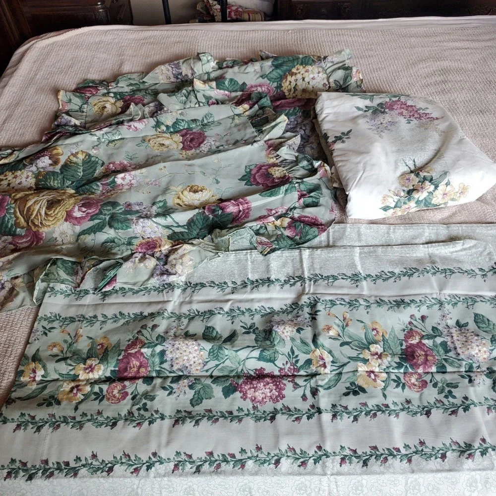 Dan River Vintage Floral Full Fitted Sheet 2 Ruffled Shams 2 Pillowcases No Iron